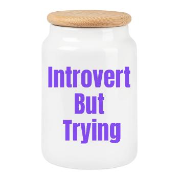 Introvertiertes Stimmungs-T-Shirt – Introvertiert, aber ich bemühe mich - Keksdose mit Holzdeckel - Weiß - Vorne