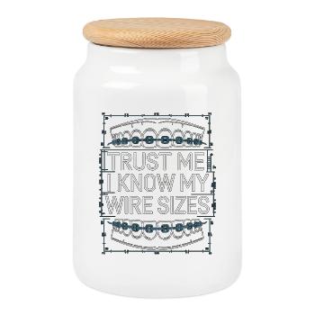 Hygiéniste orthodontique Crois-moi, je connais les soins des appareils dentaires - Boîte à biscuits avec couvercle en bois - blanc - Devant