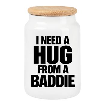I Need A Hug From A Baddie Lustiger Spruch - Keksdose mit Holzdeckel - Weiß - Vorne
