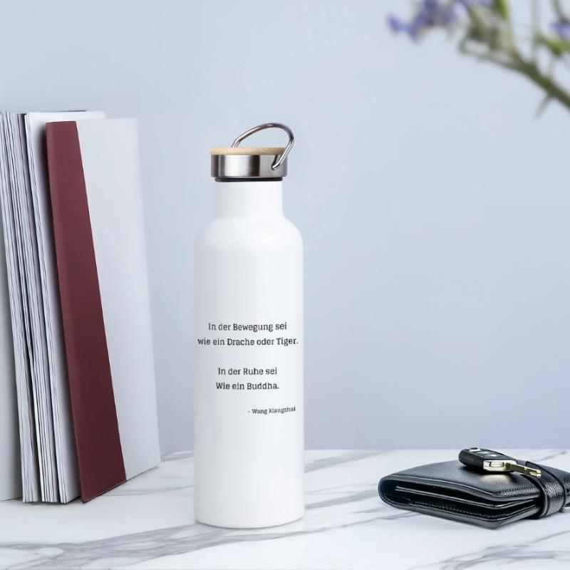 In der Bewegung sei wie ein Drache oder Tiger Thermosflasche mit Bambusdeckel