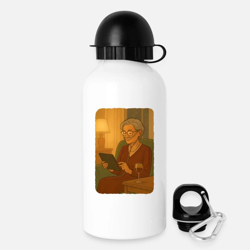 Femme senior utilisant une tablette dans le salon - Gourde avec bouchon 500 ml - blanc