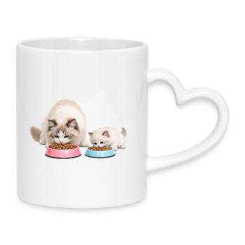 Maman chatte poupée de chiffon mange avec son chaton - Mug avec anse en forme de cœur - blanc - Droite