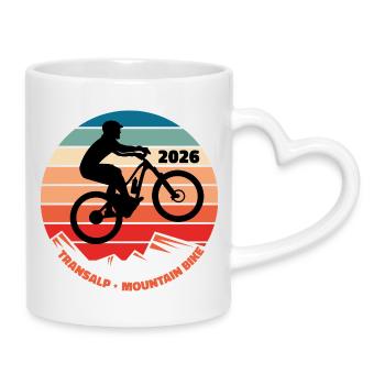 Transalp 2026 mit Mountainbike - Tasse mit Herzhenkel - Weiß - Rechts