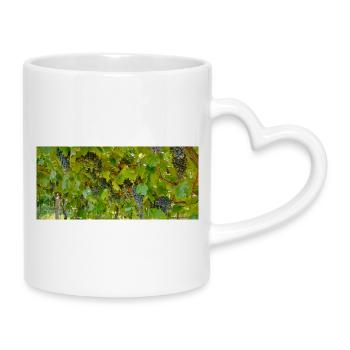 Vine in clusters on green background - Mug with Heart-Shaped Handle - white - Right