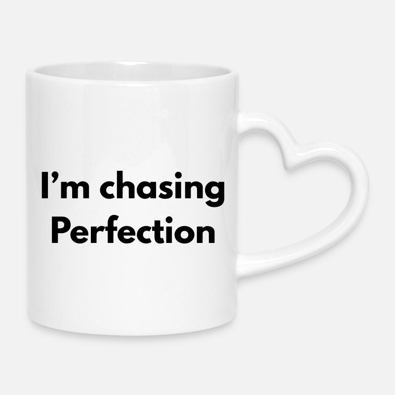 Ich jage Perfektion nach - Tasse mit Herzhenkel - Weiß