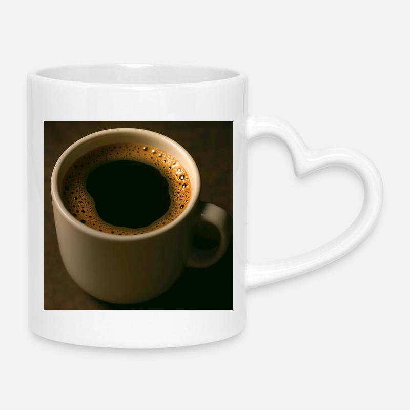 Eine Tasse schwarzer Kaffee - Tasse mit Herzhenkel - Weiß