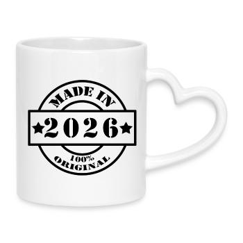 MADE IN 2026 Geburtsjahr Baujahr Jahrgang Geschenk - Tasse mit Herzhenkel - Weiß - Rechts