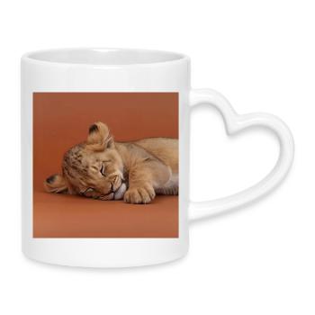Petit guépard endormi - Mug avec anse en forme de cœur - blanc - Droite