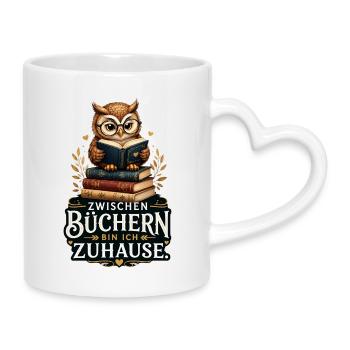 Zwischen Büchern zuhause - Tasse mit Herzhenkel - Weiß - Rechts
