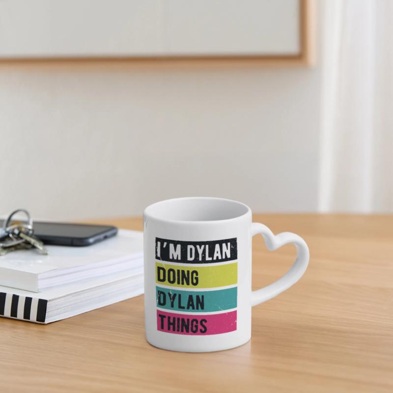 Ich bin Dylan Mach Dylan-Dinge Retrofarben Tasse mit Herzhenkel