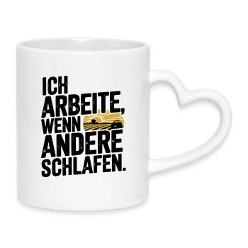  Ich Arbeite Wenn Andere Schlafen Bauer Traktor - Tasse mit Herzhenkel - Weiß - Rechts