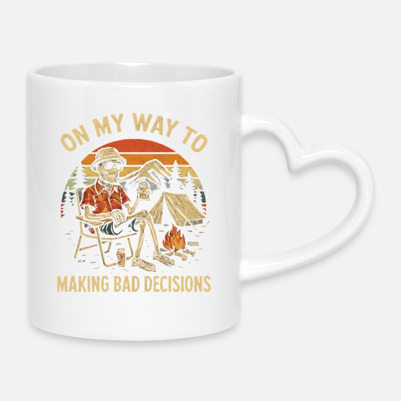 Humour de camping en route vers de mauvaises décisions - Mug avec anse en forme de cœur - blanc