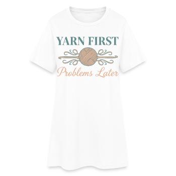 Crochet Lover Garn Erste Probleme später Lustig - Frauen T-Shirt-Kleid - Weiß - Vorne