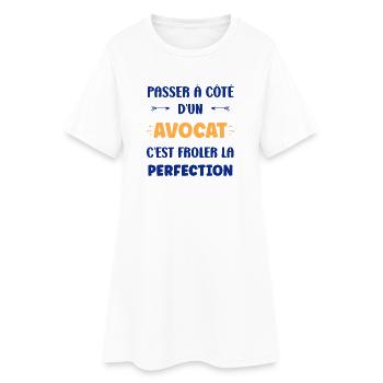 Einen Anwalt vermissen: Perfektion - Frauen T-Shirt-Kleid - Weiß - Vorne