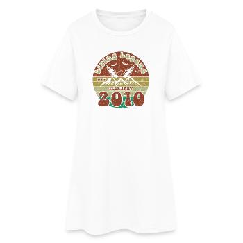 16e anniversaire : Légende vivante depuis le VIN 02/2010 - Robe T-shirt Femme - blanc - Devant