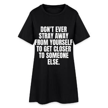 Ne t’éloigne jamais de toi-même pour te rapprocher - Robe T-shirt Femme - noir - Devant