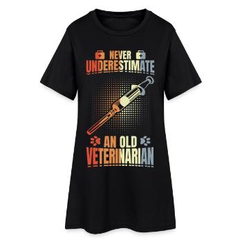 Never underestimate an old vet - Women’s T-Shirt Dress - black - Front
