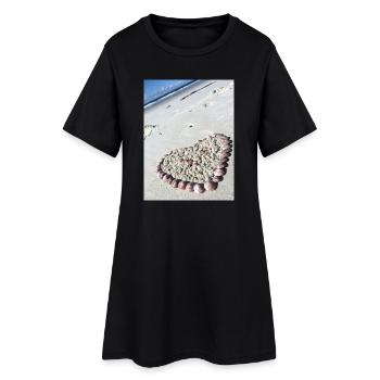 Cœur de coquillages sur la plage - Robe T-shirt Femme - noir - Devant