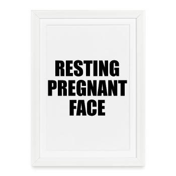 Femme enceinte se reposant sur le visage alors qu’un cygne - Affiche encadrée (27 × 37 cm) - blanc - Devant