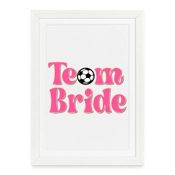 ÉQUIPE MARIÉE JOUANT AU FOOTBALL - MARIAGE - Affiche encadrée (27 × 37 cm) - blanc - Devant