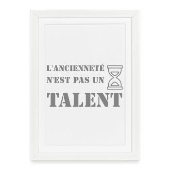 L'ancienneté n'est pas un talent. - Affiche encadrée (27 × 37 cm) - blanc - Devant