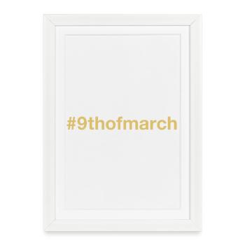 né le 9 mars Anniversaire anniversaire - Affiche encadrée (27 × 37 cm) - blanc - Devant