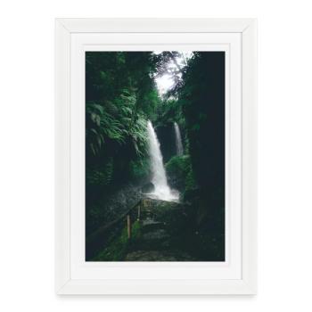 Cascade dans la Jungle Verte - Affiche encadrée (27 × 37 cm) - blanc - Devant