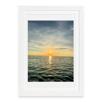 Coucher de soleil au bord de la mer Atmosphère du soir - Affiche encadrée (27 × 37 cm) - blanc - Devant