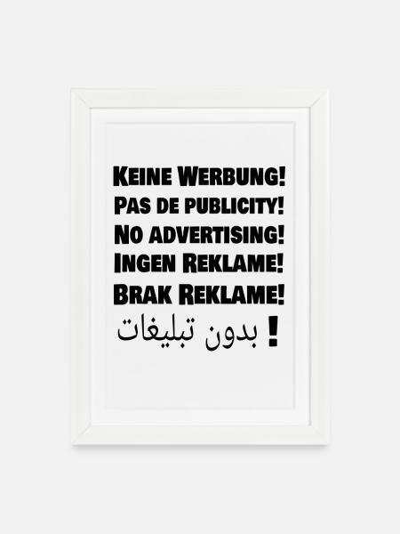 Keine Werbung! In 6 Sprachen - Gerahmtes Poster (27 × 37 cm) - Weiß