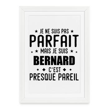 Bernard : authentique, imparfait, top, perfection - Affiche encadrée (27 × 37 cm) - blanc - Devant