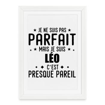 Léo : authentique, imparfait, top, perfection - Affiche encadrée (27 × 37 cm) - blanc - Devant
