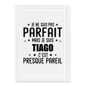 Tiago : authentique, imparfait, top, perfection - Affiche encadrée (27 × 37 cm) - blanc - Devant