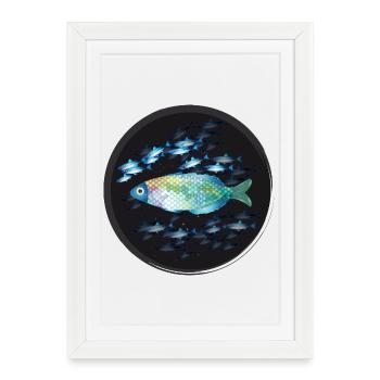 poisson coloré au milieu d’un banc de poissons - Affiche encadrée (27 × 37 cm) - blanc - Devant