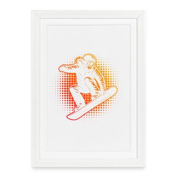 Snowboardeur rouge flamboyant dans le saut - Affiche encadrée (27 × 37 cm) - blanc - Devant