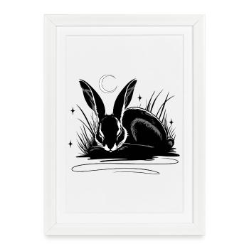 Lapin endormi dans l’herbe avec la lune et les étoiles - Affiche encadrée (27 × 37 cm) - blanc - Devant