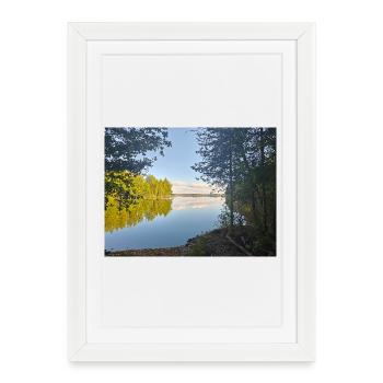 Réflexion depuis le rivage, la paix de la nature - Affiche encadrée (27 × 37 cm) - blanc - Devant