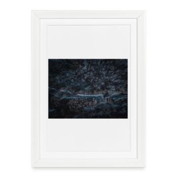 Forêt sombre la nuit - Affiche encadrée (27 × 37 cm) - blanc - Devant