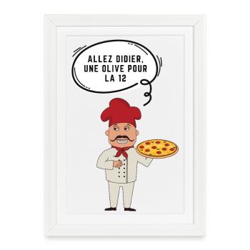 Pizza et Olive : Didier le Chef - Affiche encadrée (27 × 37 cm) - blanc - Devant
