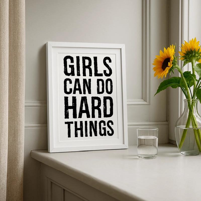 Mädchen können harte Dinge tun Gerahmtes Poster (27 × 37 cm)