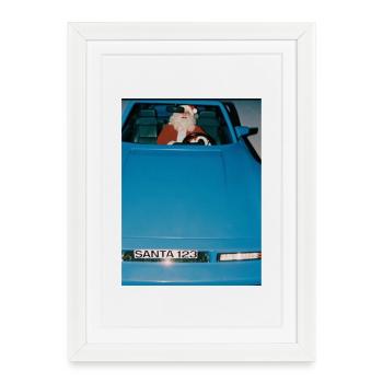 Le Père Noël dans une voiture de sport - Affiche encadrée (27 × 37 cm) - blanc - Devant