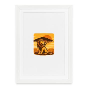 Lion avant le coucher du soleil dans la savane - Affiche encadrée (27 × 37 cm) - blanc - Devant