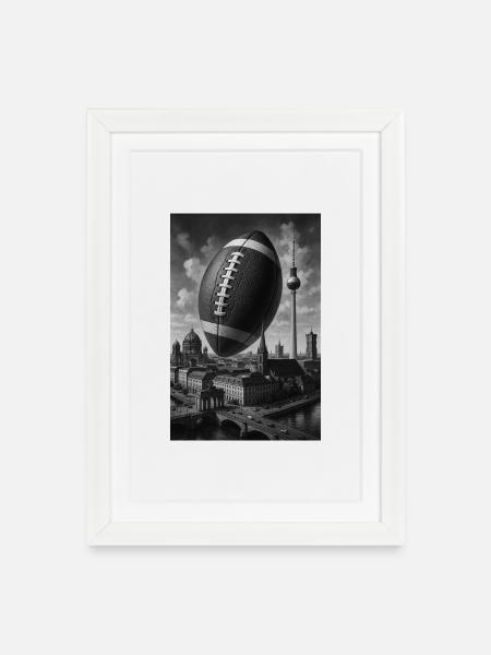 Berliner Football Skyline - Gerahmtes Poster (27 × 37 cm) - Weiß