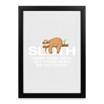 Sloth Hiking Team Lustiges Outdoor-Abenteuer - Gerahmtes Poster (27 × 37 cm) - Schwarz - Vorne