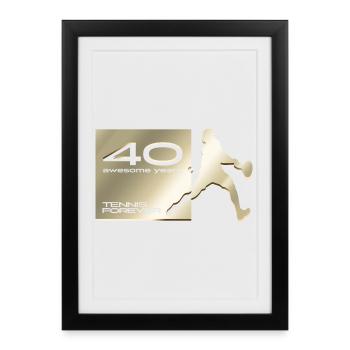 40 ans jeune joueur de tennis - Affiche encadrée (27 × 37 cm) - noir - Devant