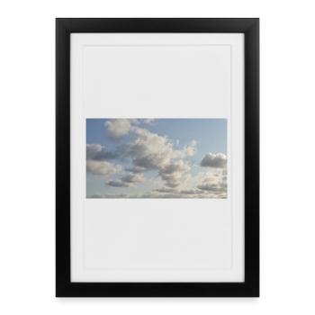 Nuages doux du ciel - Affiche encadrée (27 × 37 cm) - noir - Devant