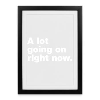 Il se passe beaucoup de choses en ce moment - Affiche encadrée (27 × 37 cm) - noir - Devant