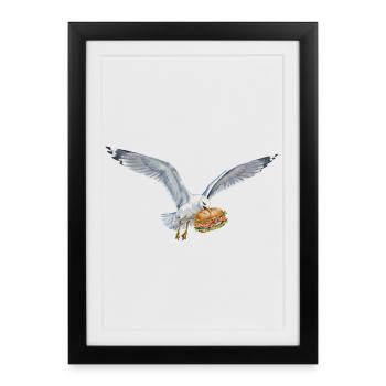 Mouette drôle vole un rouleau de poisson sur la plage - Affiche encadrée (27 × 37 cm) - noir - Devant