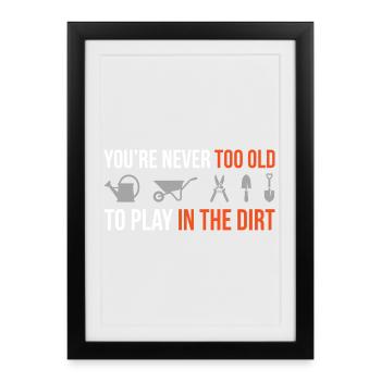Jamais trop vieux pour jouer dans la terre – Gärtner Design - Affiche encadrée (27 × 37 cm) - noir - Devant