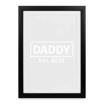 Daddy Est 2026 – Bold Typo Print - Gerahmtes Poster (27 × 37 cm) - Schwarz - Vorne