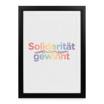 Solidarität Gewinnt Pastel Hoodie Demonstration - Gerahmtes Poster (27 × 37 cm) - Schwarz - Vorne